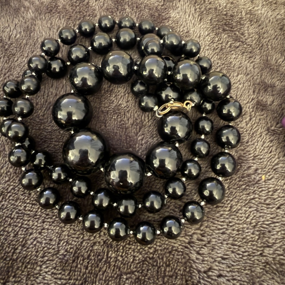 Unique Vintage Glossy Black Beaded Necklace